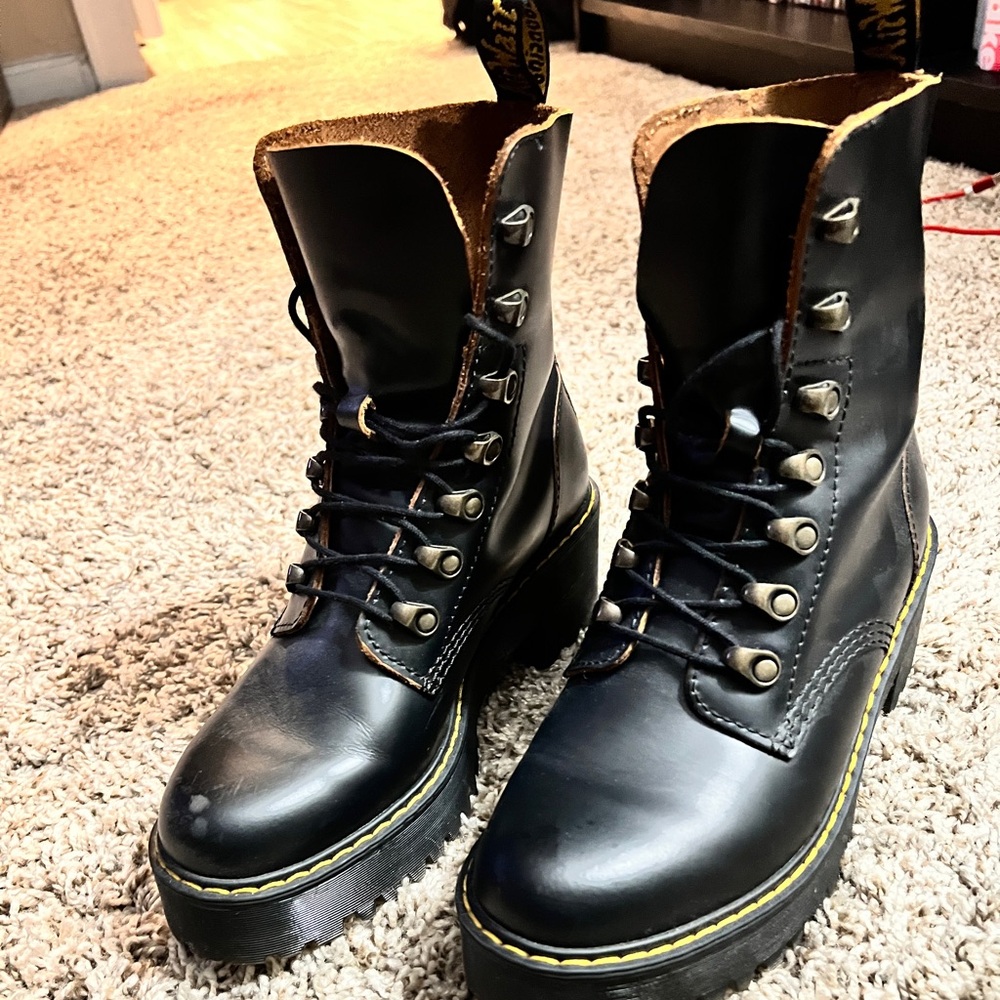 DR. MARTENS LEONA WOMEN'S VINTAGE SMOOTH LEATHER HEELED BOOTS
